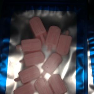 Scentworx strawberry glazed donut wax melts